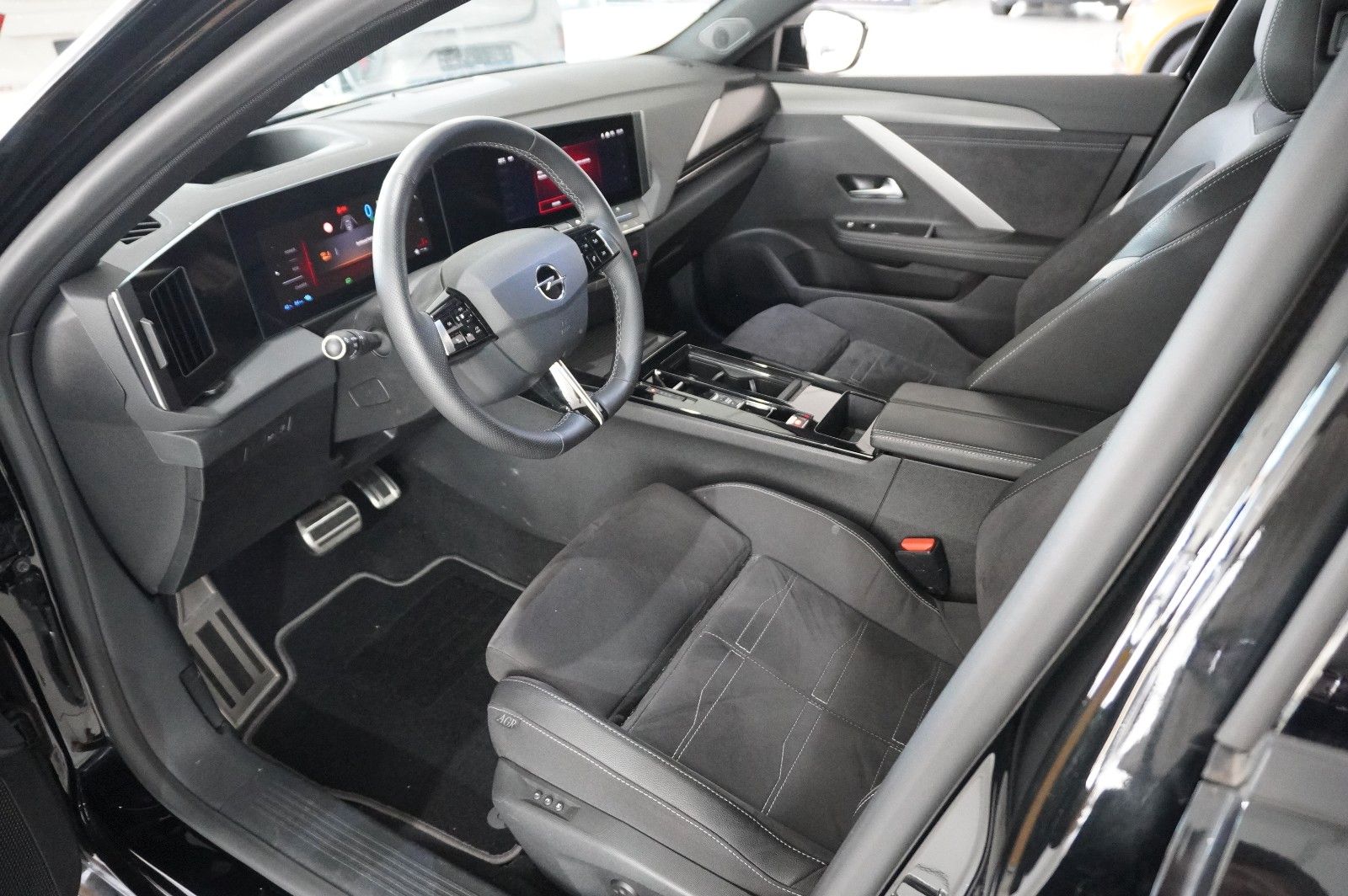 Fahrzeugabbildung Opel Astra L Lim. 1.6 HYBRID GS SPORT NAVI/360°/SPORT