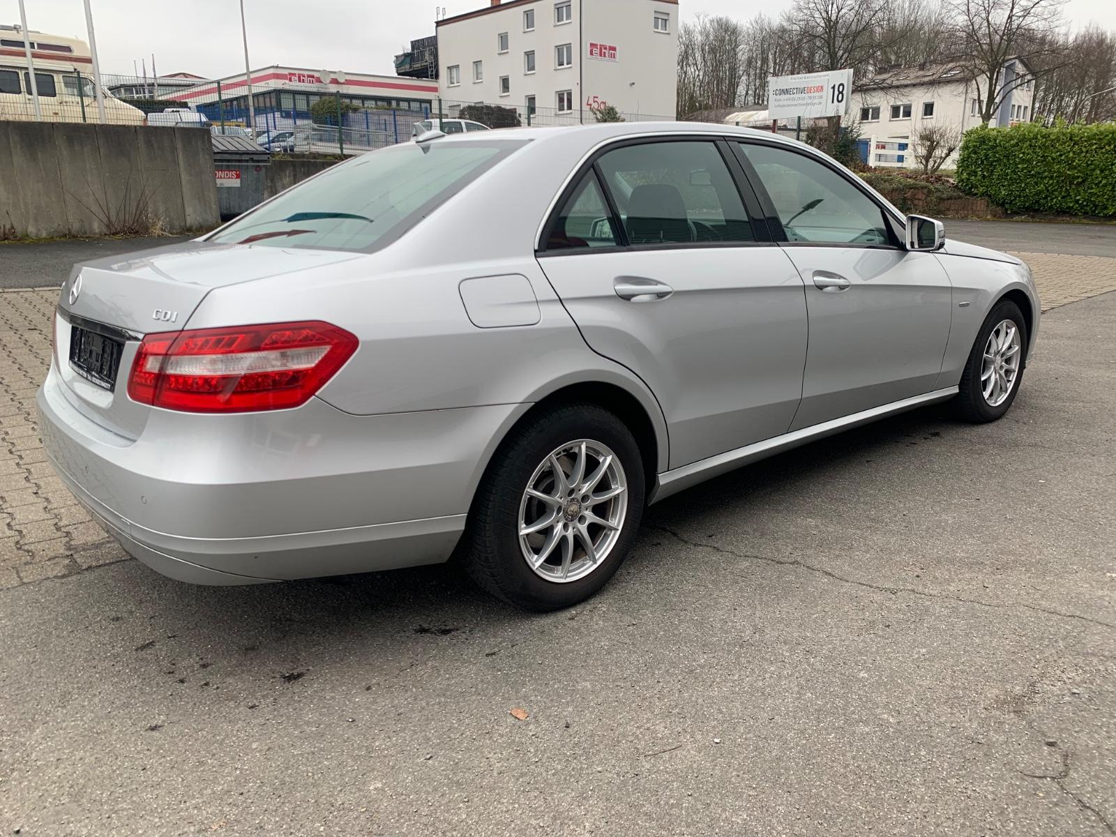 Mercedes-Benz E 220 CDI BlueEfficiency*Navi*Klima*Sitzh*PDC