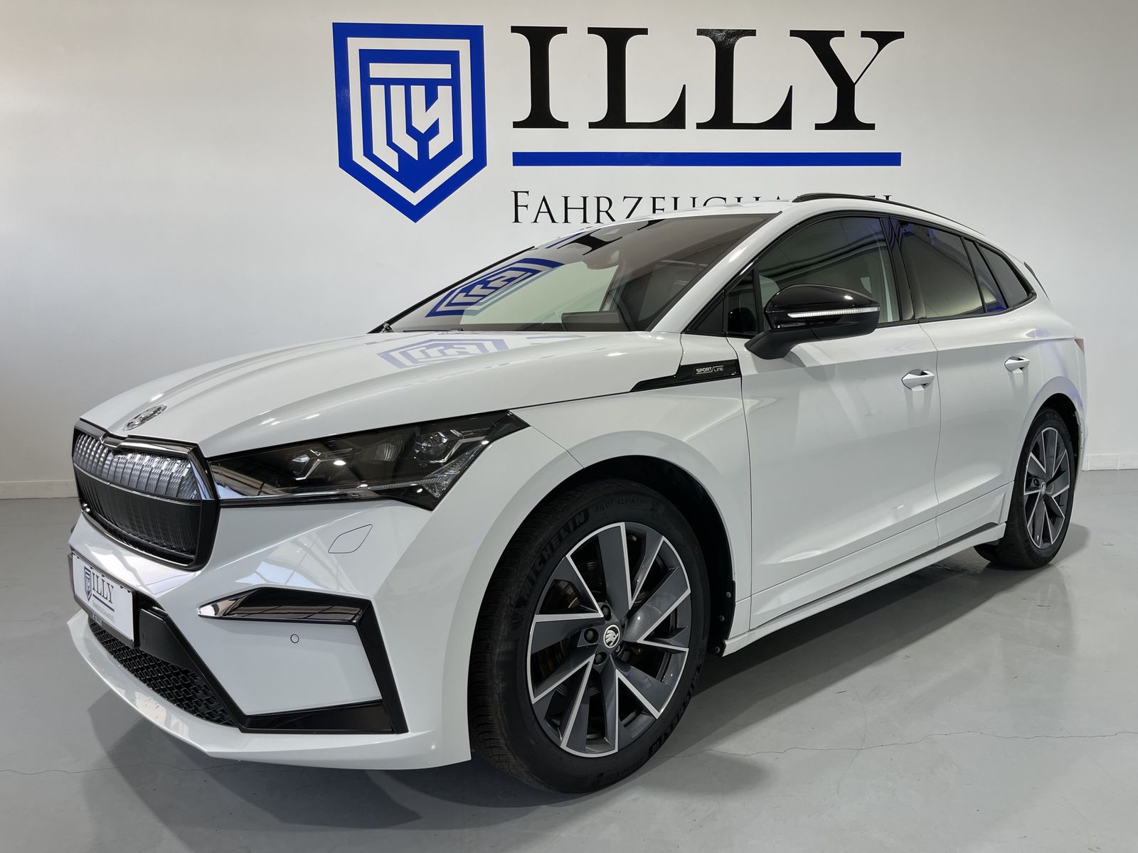 Fahrzeugabbildung SKODA Enyaq Sportline*AHK*Matrix*Alcantara**HUD*WP*