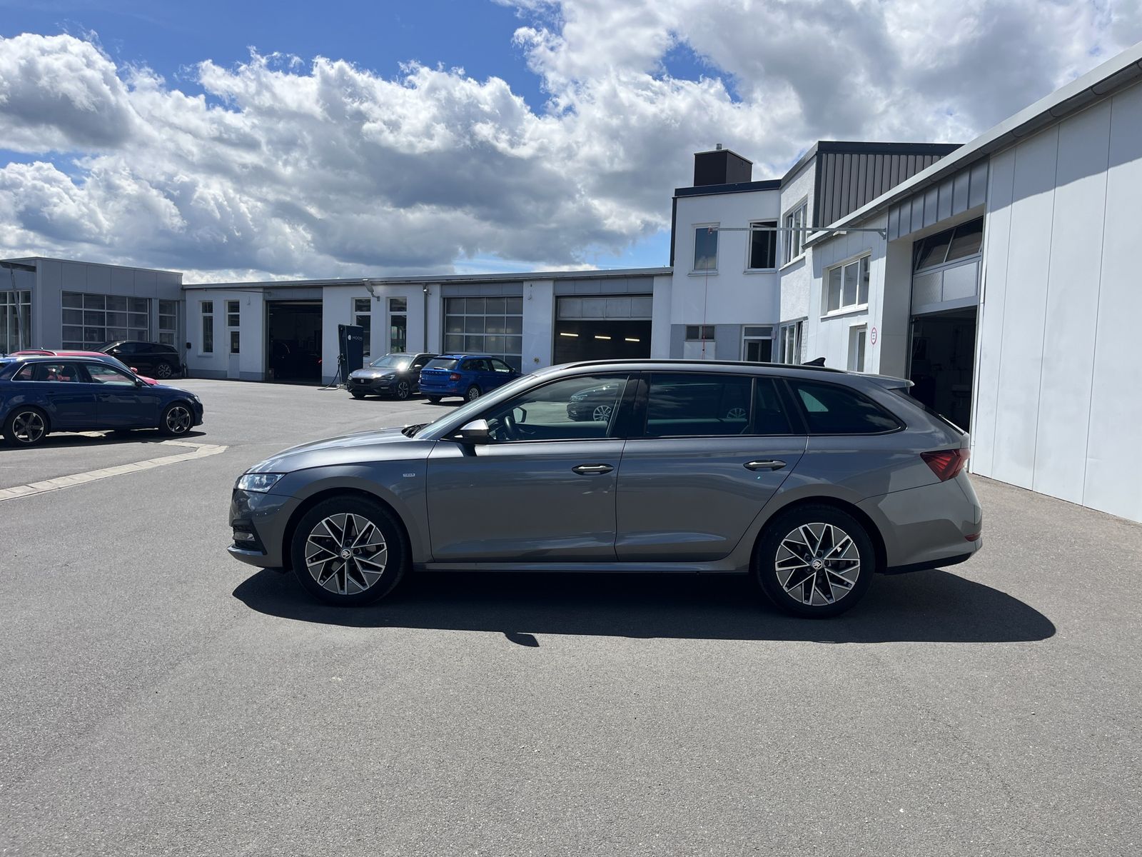 Skoda Octavia Combi 2.0 TDI 4x4 DSG Blackline m.2 foto 3