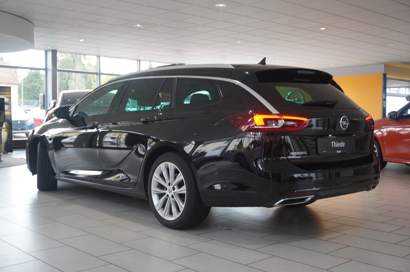 Fahrzeugabbildung Opel Insignia B ST 2.0D ELEGANCE NAVI/LED/KAMERA/PANO