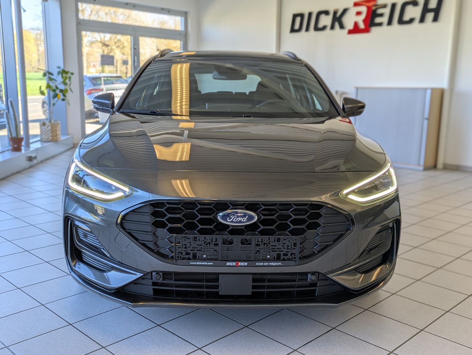 Fahrzeugabbildung Ford Focus 1.0 ST-Line X Styling Matrix B&O Pano 18"