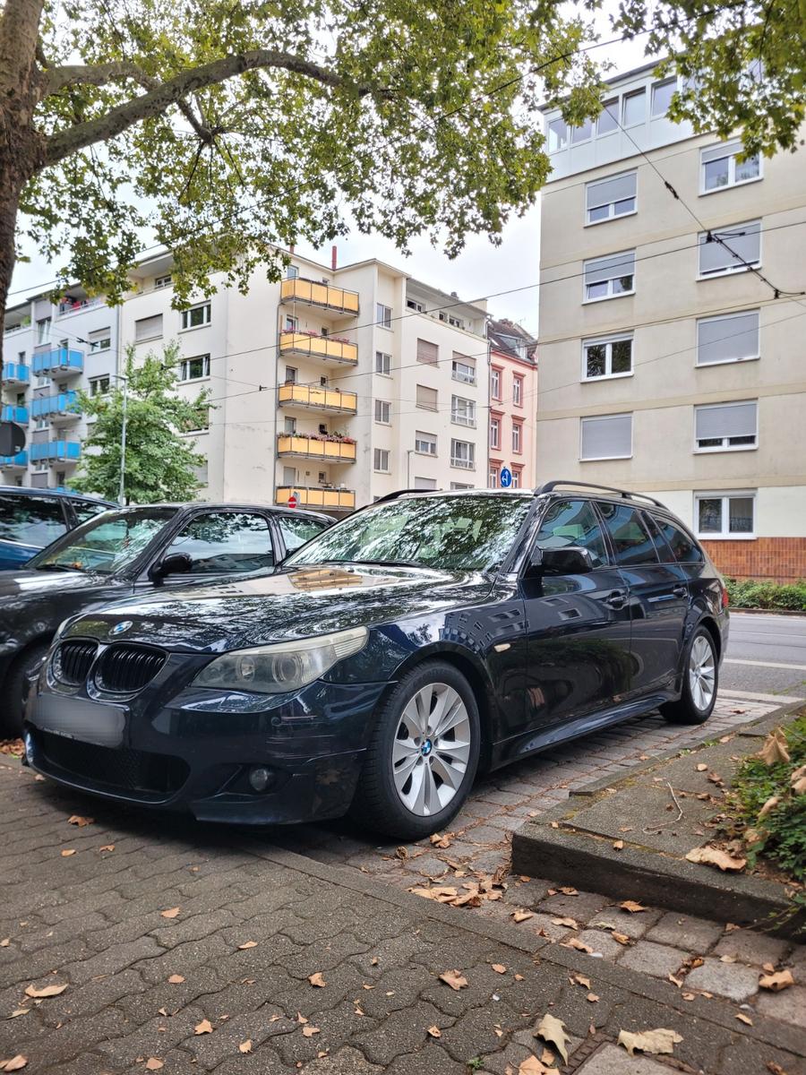 BMW 535 2004 — interior