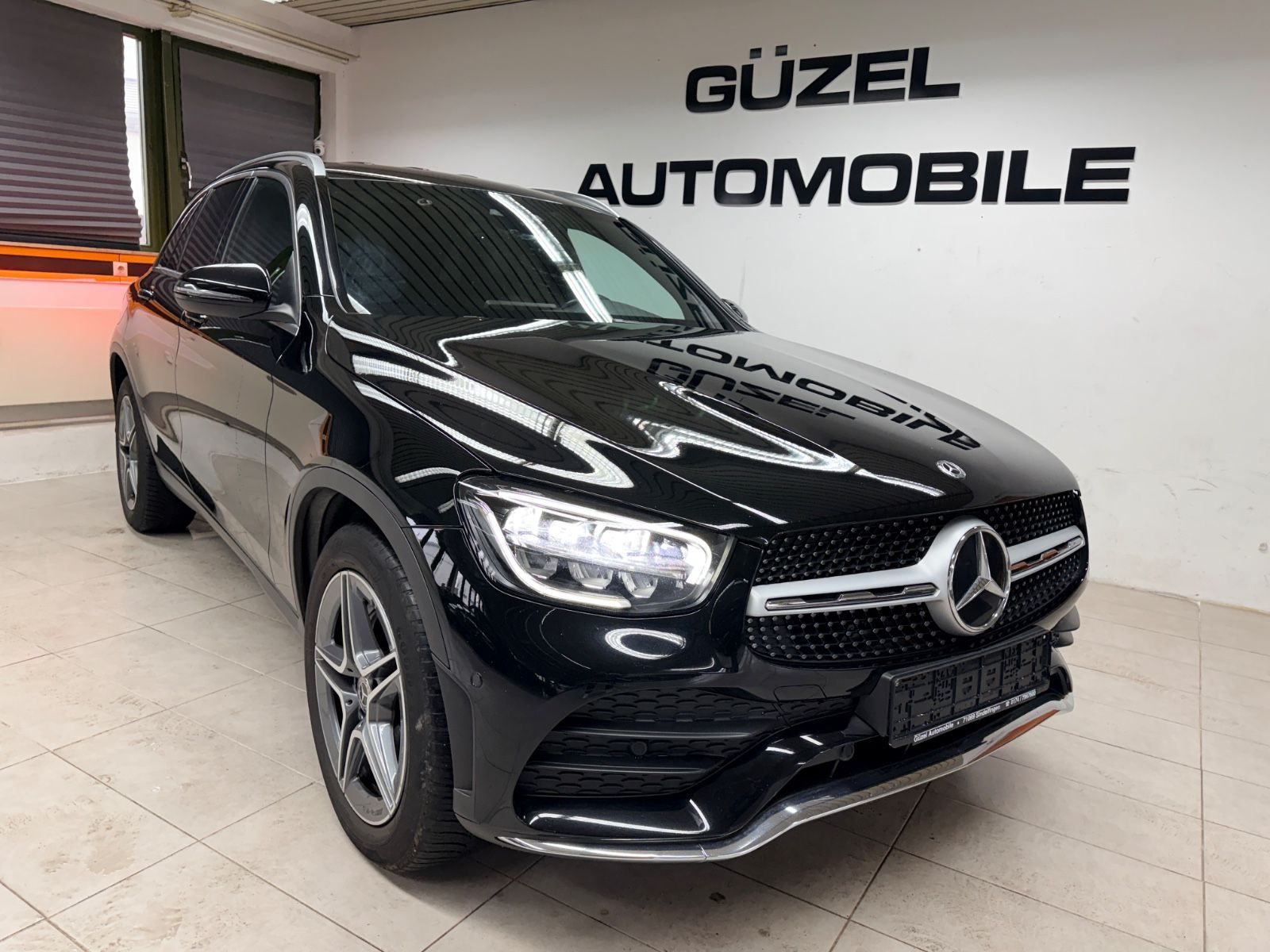 MERCEDES-BENZ GLC 300 d 4Matic AMG LINE/DISTR/LED/NAVI/LEDER/