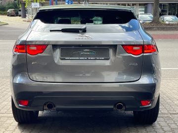 Jaguar F-Pace - 7