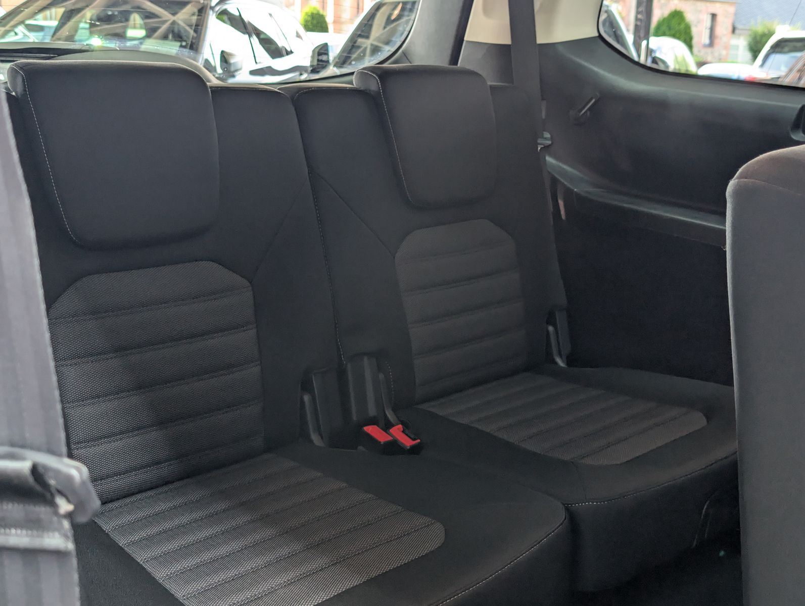 Fahrzeugabbildung Ford Galaxy Titanium 2.0 EB ACC PANO AHK LED 7-SITZE