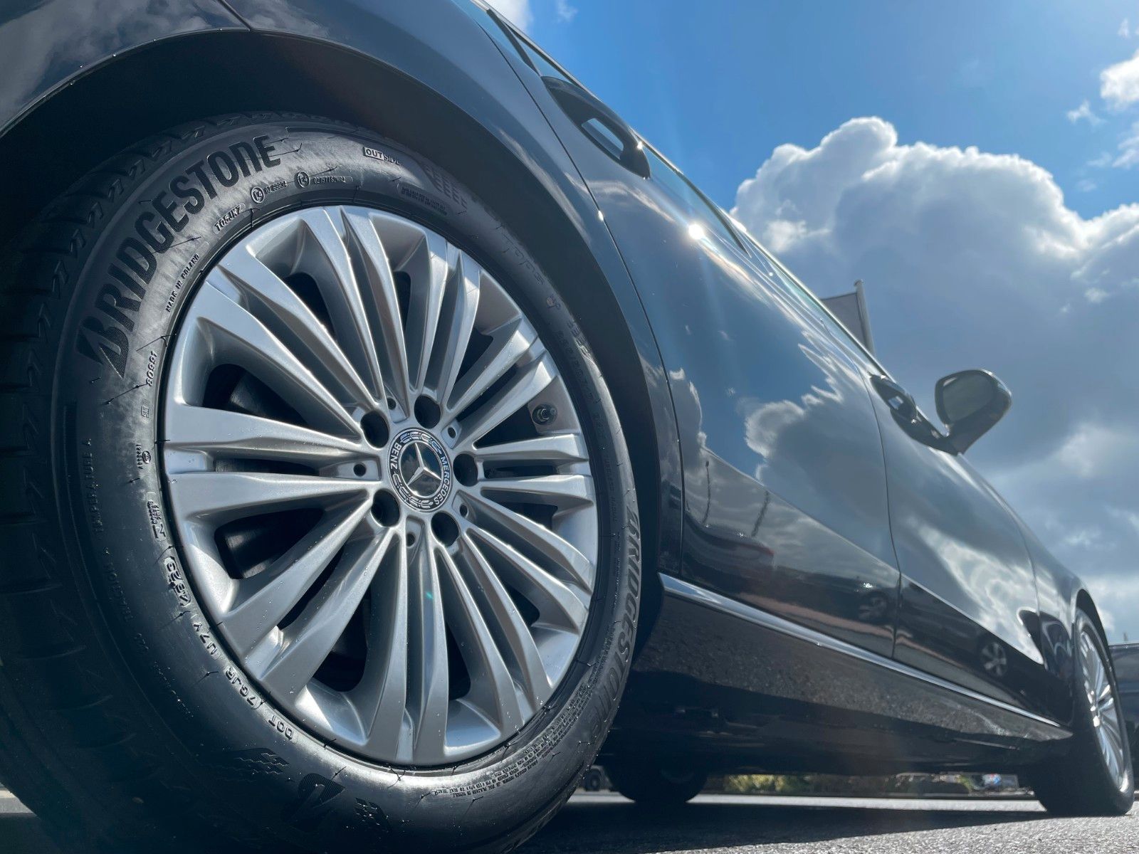 Fahrzeugabbildung Mercedes-Benz C 200 d AVANTGARDE 360°+TOTW+Carplay+Ambiente