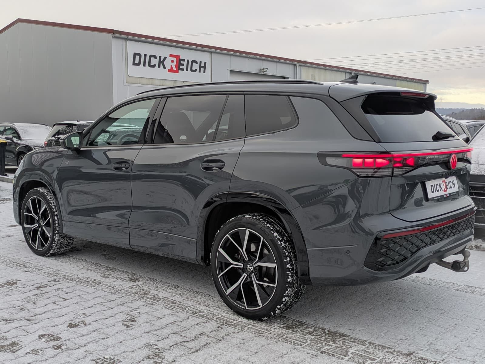 Fahrzeugabbildung Volkswagen Tayron 2.0 TDI 4M R-Line BLACK*7Si*MATRIX*PANO