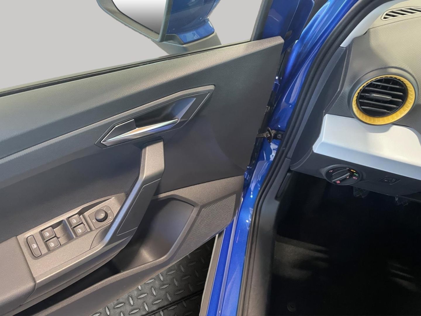 Fahrzeugabbildung SEAT Arona Style Navi Digitales Cockpit LED Apple Car
