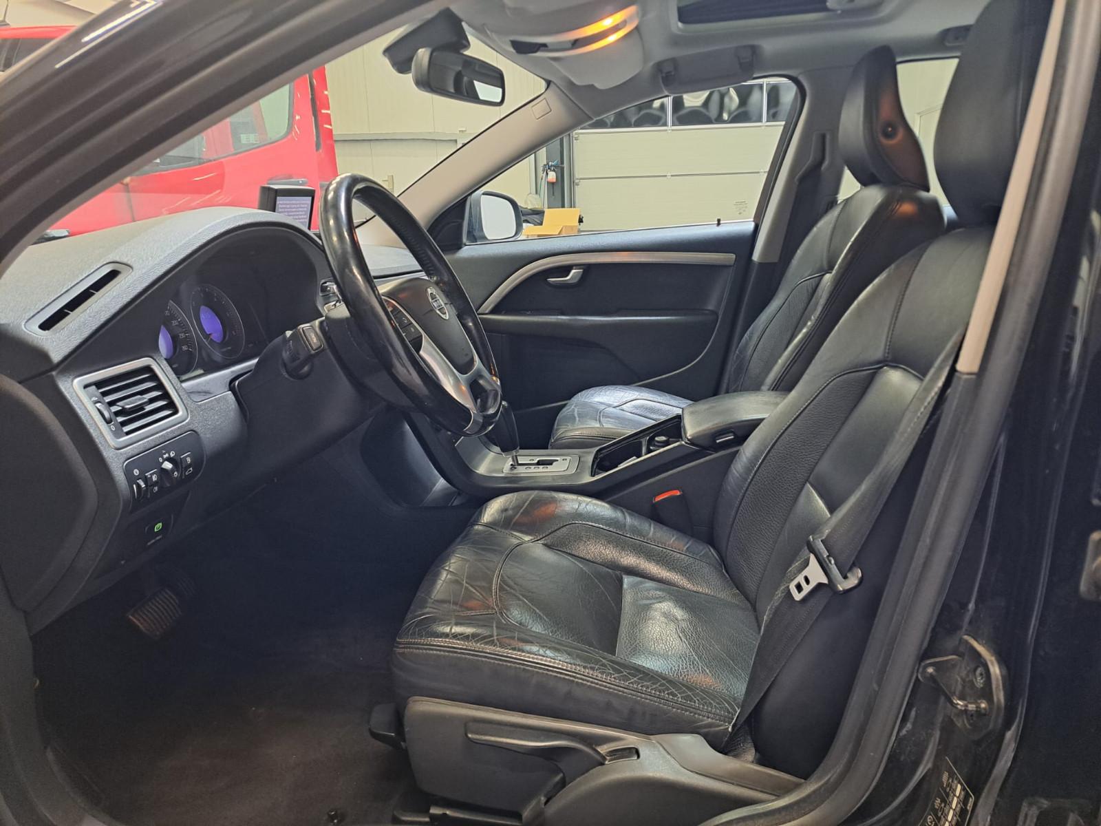 Volvo V70 2010 — photo 10