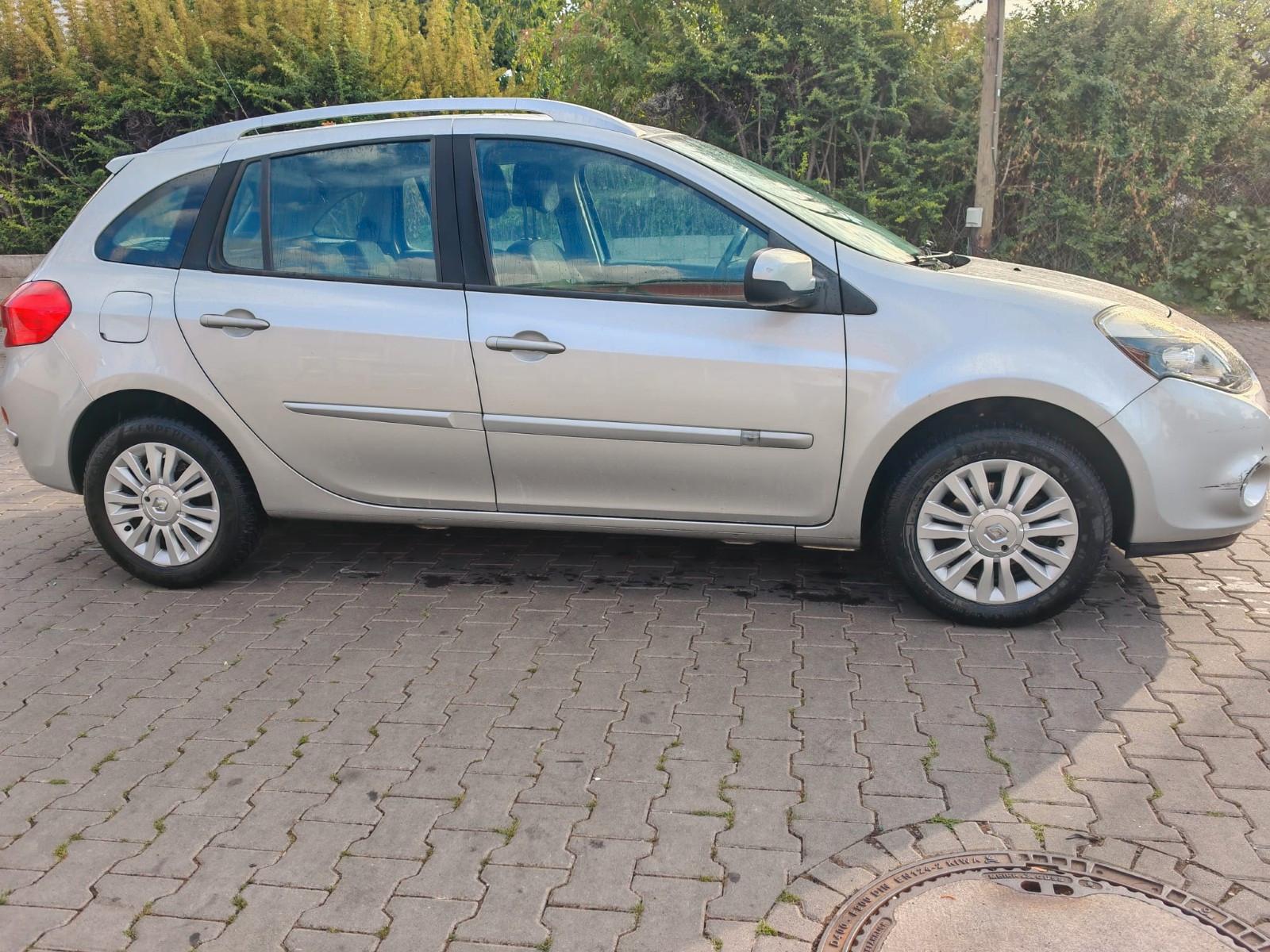 Renault Clio 2010 — rear view