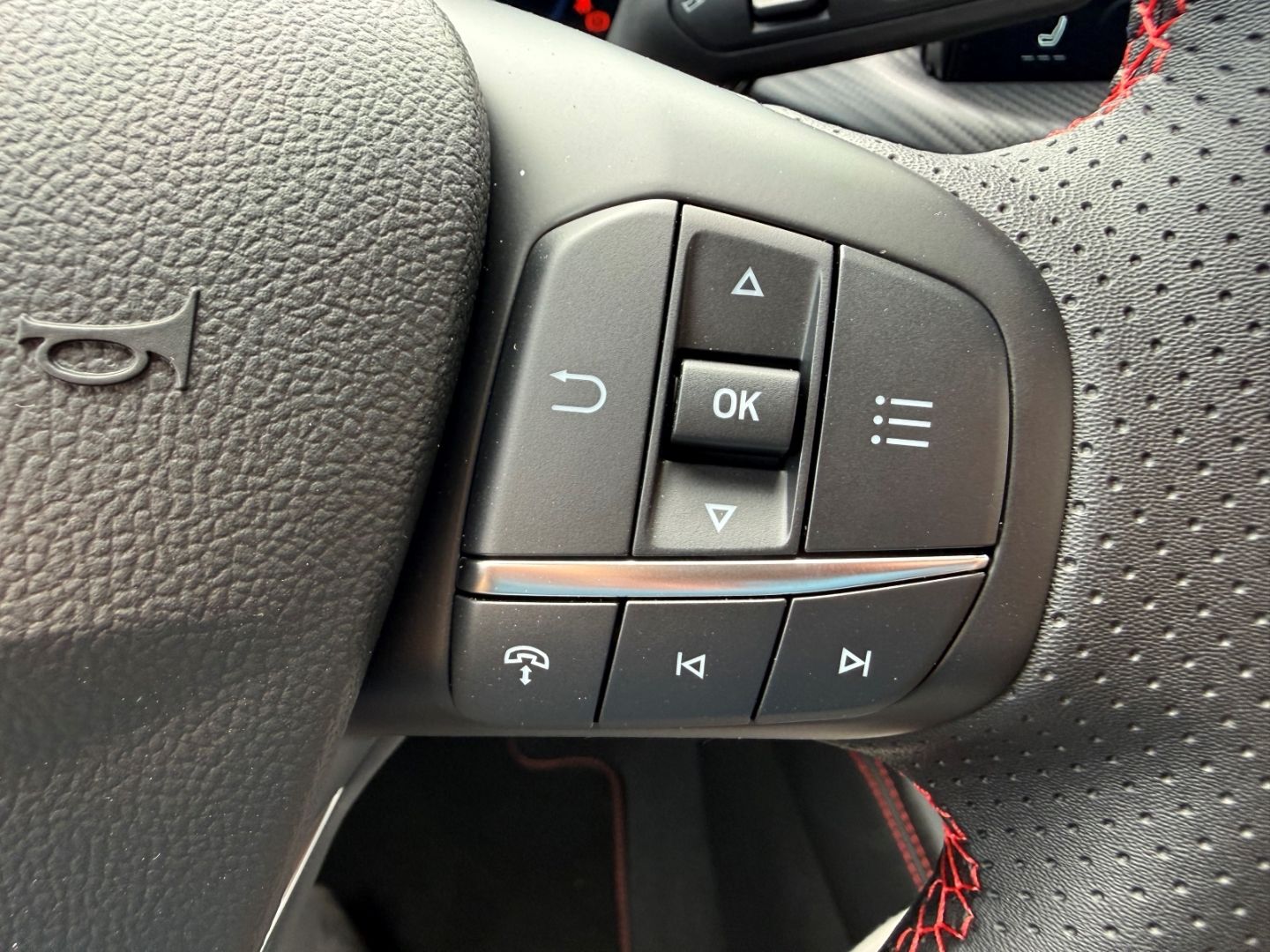 Fahrzeugabbildung Ford Kuga ST-Line Sport 5J AHK Navi Digi Co LED CarPl