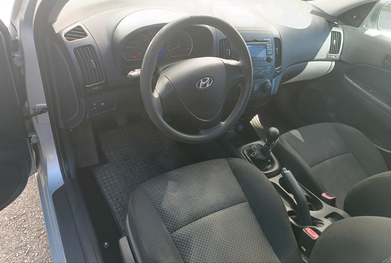 Hyundai i30 2010 — photo 14