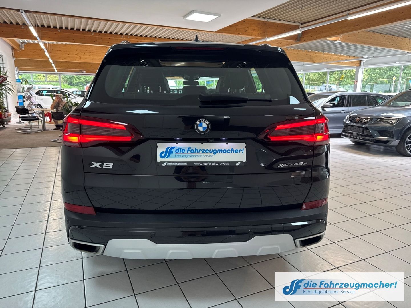 Fahrzeugabbildung BMW X5 xDrive 45 e xLine Park-Assistent Luftfederung