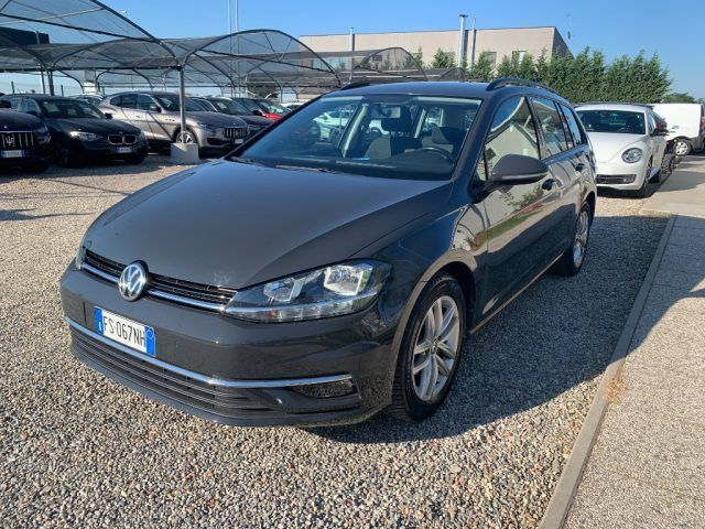Volkswagen Golf - 1
