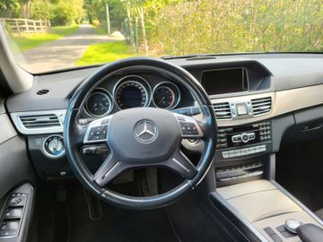 Mercedes E 220 - 12