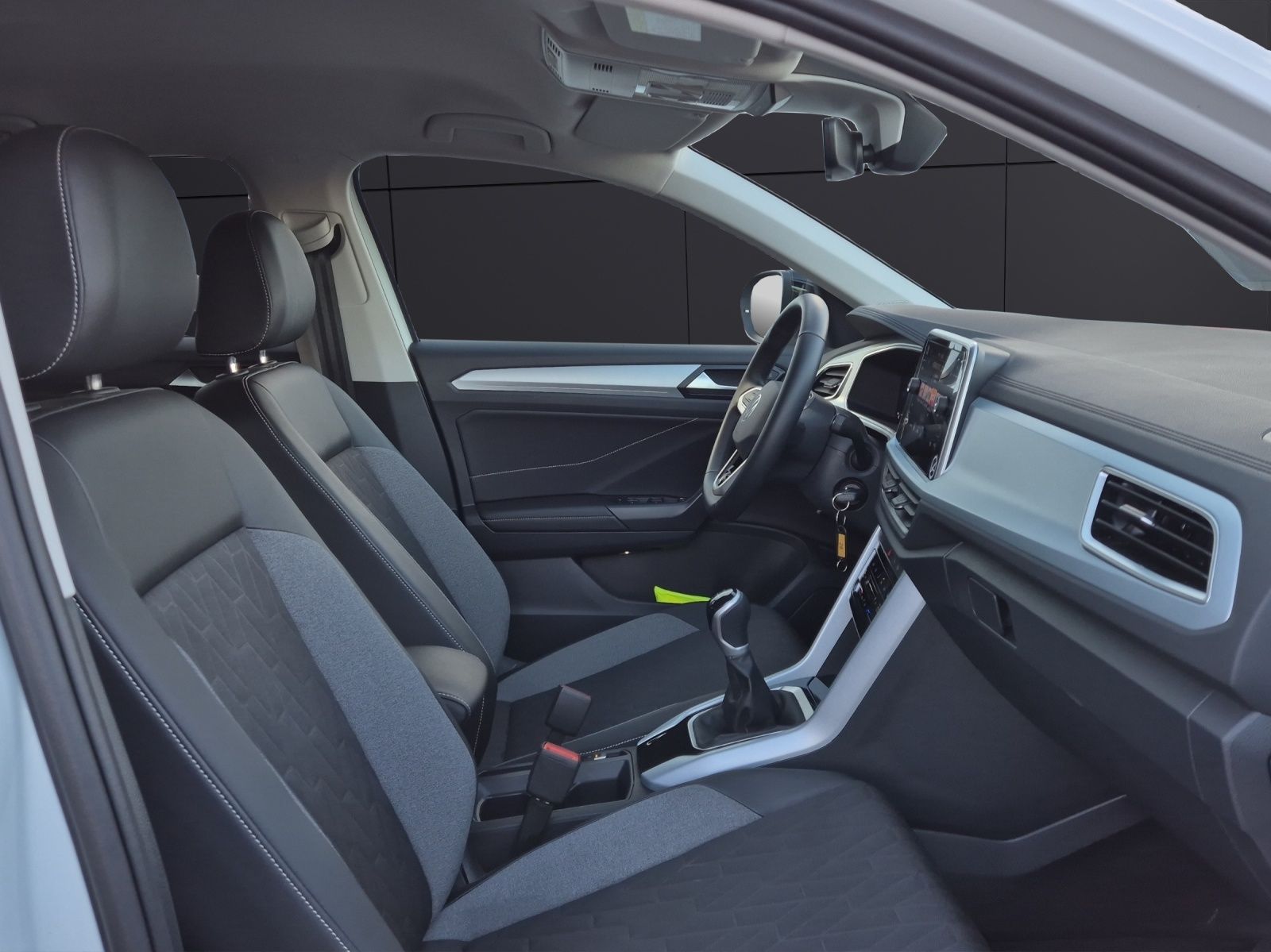 Fahrzeugabbildung Volkswagen T-Roc TSI Goal LED Navi AID ACC Park-Assist SH 1