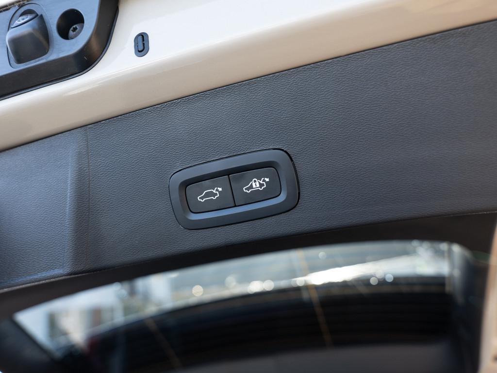 Volvo XC40 B3 Plus Dark SHZ LED NAVI MEMORY H/K 360°