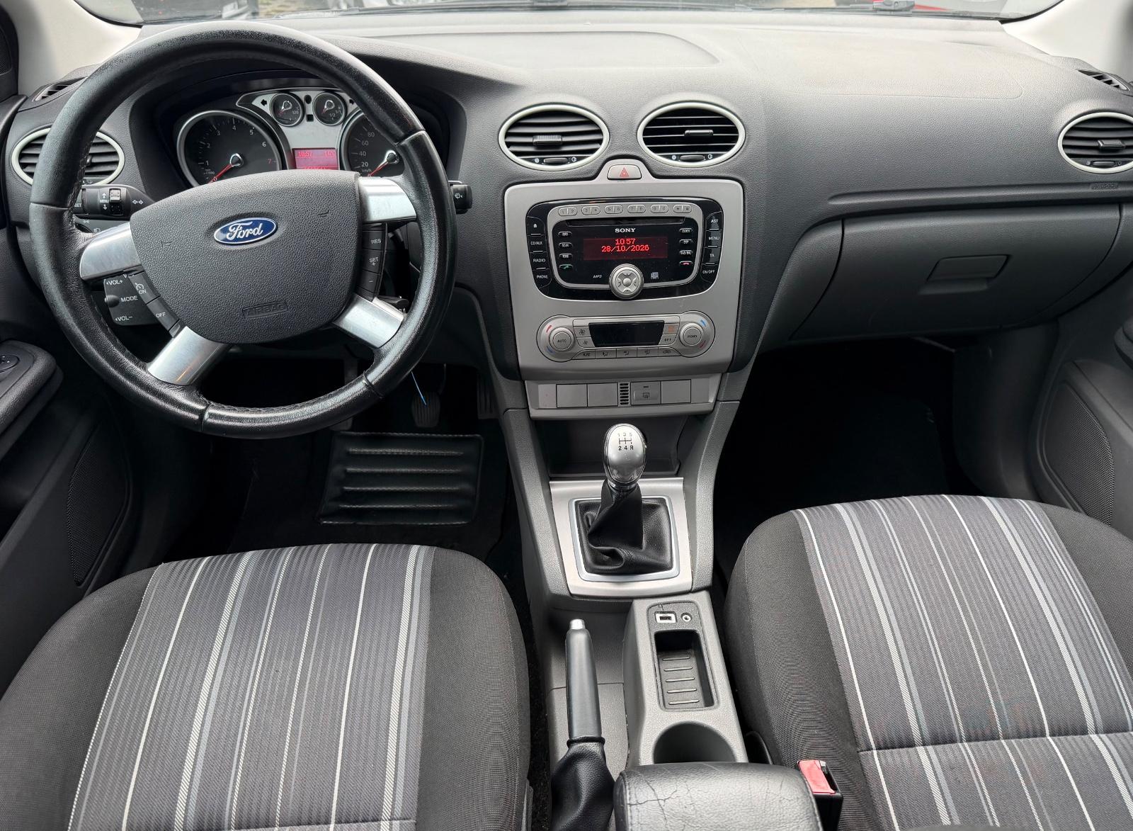 Ford Focus 2010 — photo 8