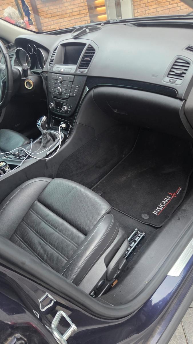Opel Insignia 2013 — engine 1.998 cm³, 220 HP (162kW)