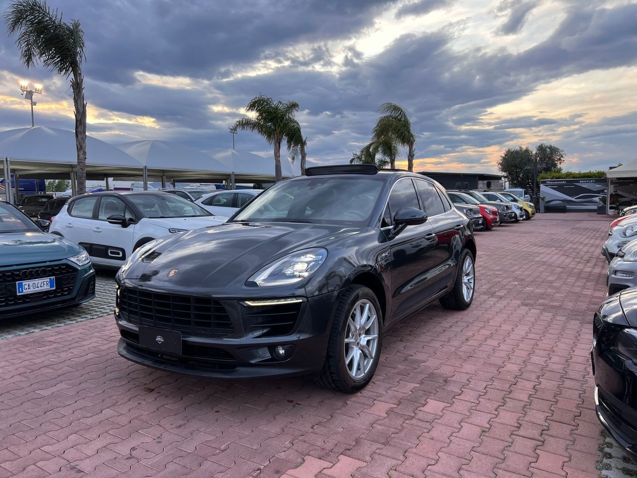 PORSCHE Macan