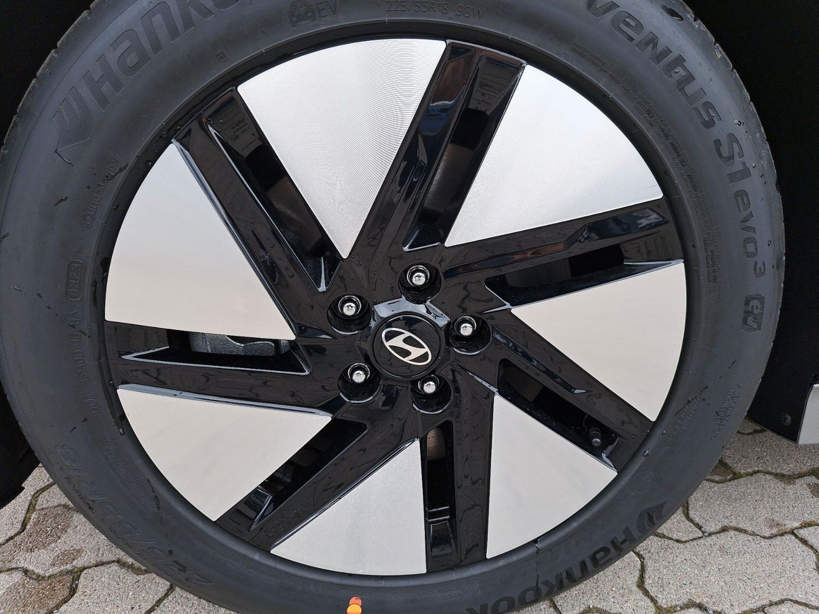 Fahrzeugabbildung Hyundai IONIQ 6 -Uniq-Paket