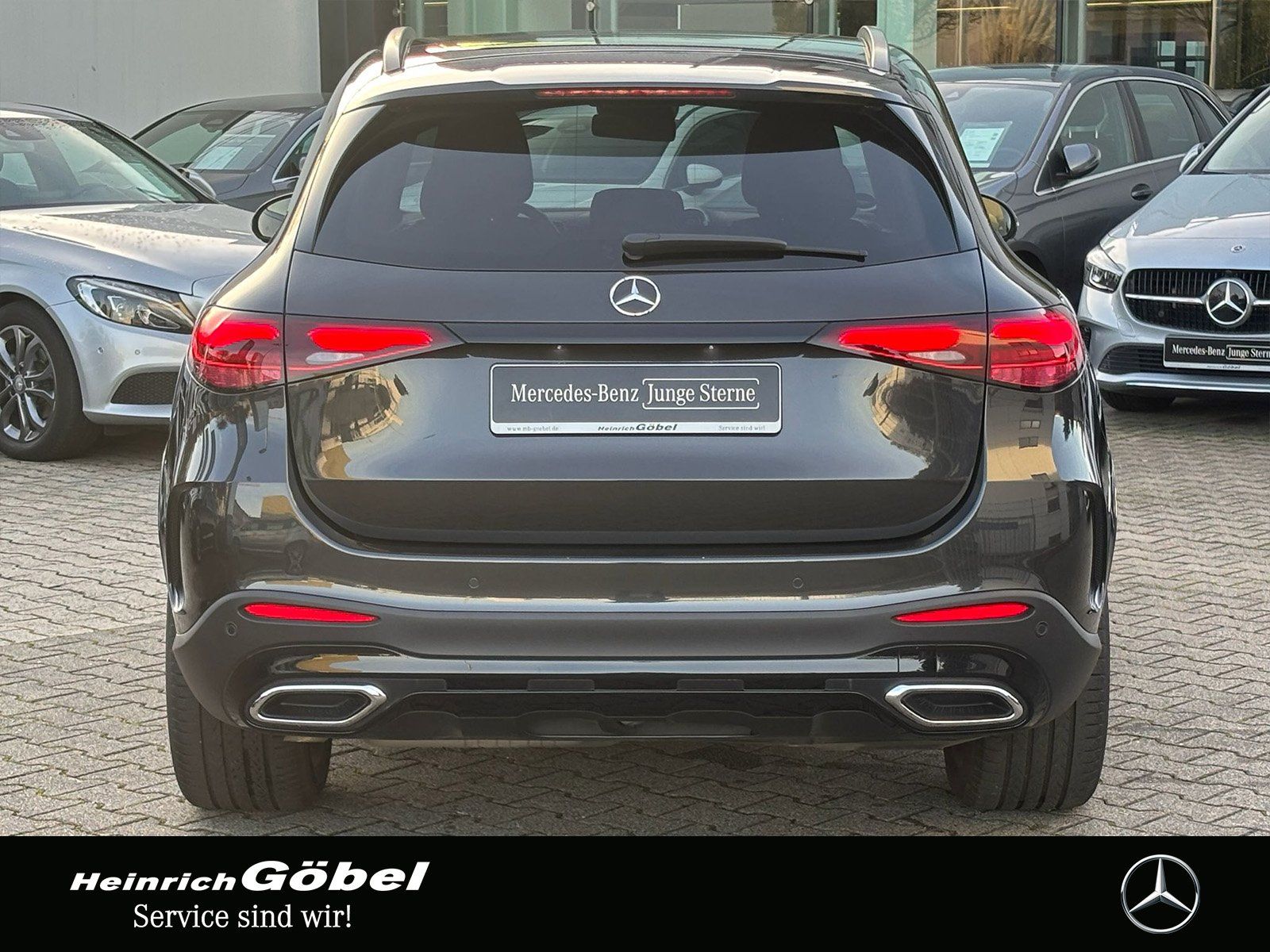 Fahrzeugabbildung Mercedes-Benz GLC 300 d 4M AMG*PANO*AHK*20ZOLL*360°KAM*DISTRON