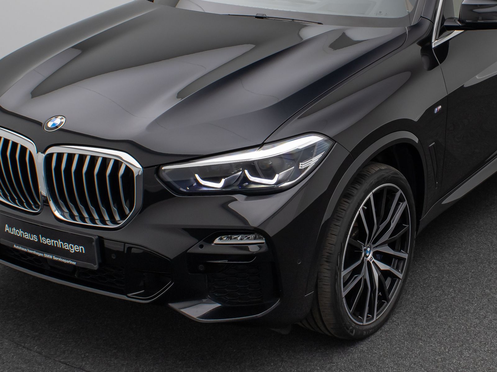 Fahrzeugabbildung BMW X5 xD30d M Sport B&W HUD DAB Panorama 22Zoll