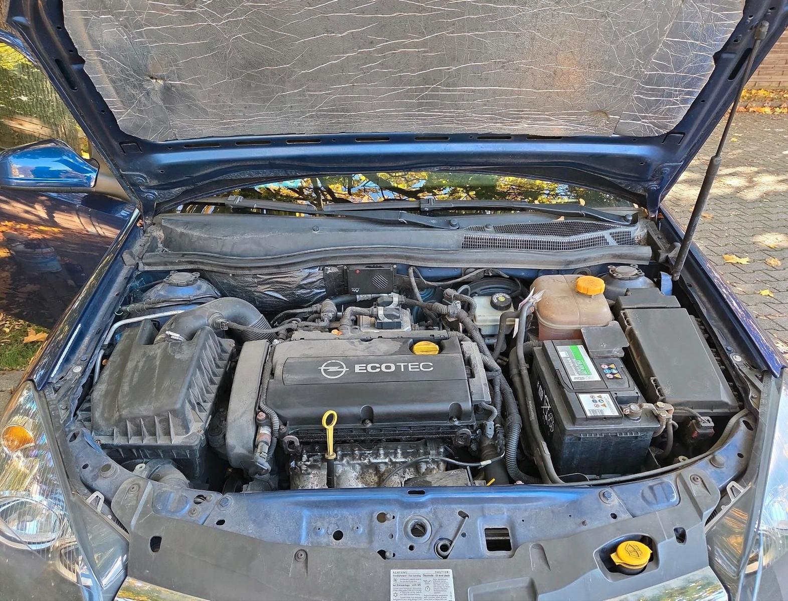 Opel Astra 2010 — photo 14
