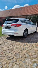Ford Focus 1,5 EcoBoost 134kW Vignale Turnier Vignale - Ford Focus mit Benzin-Antrieb: Standheizung