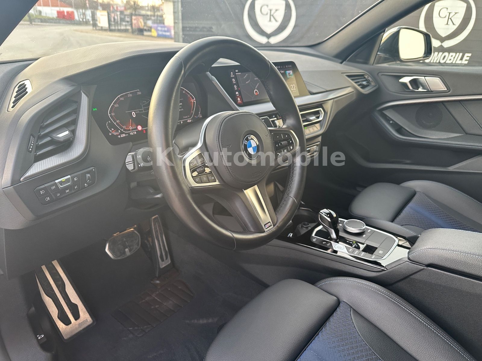 Fahrzeugabbildung BMW 218i Gran Coupé M-Sport/Shadow-LineNavi/LED