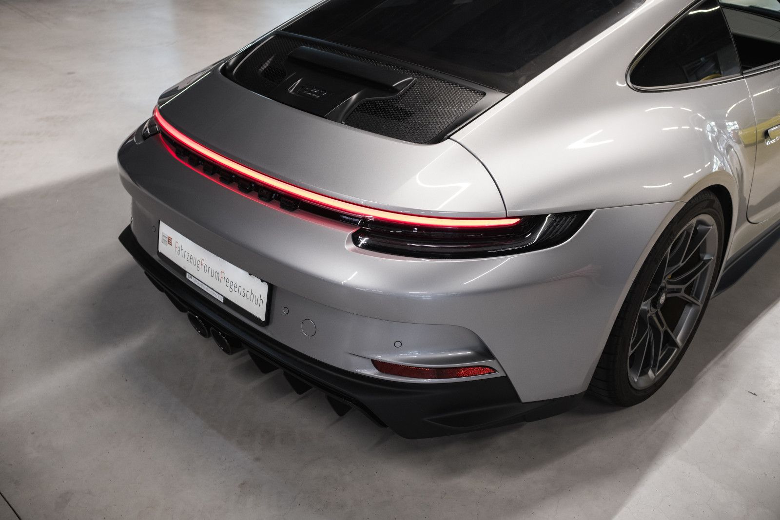 Fahrzeugabbildung Porsche 992/911 GT3 Touring-PCCB-BOSE-Lift-18 Wege Sitze