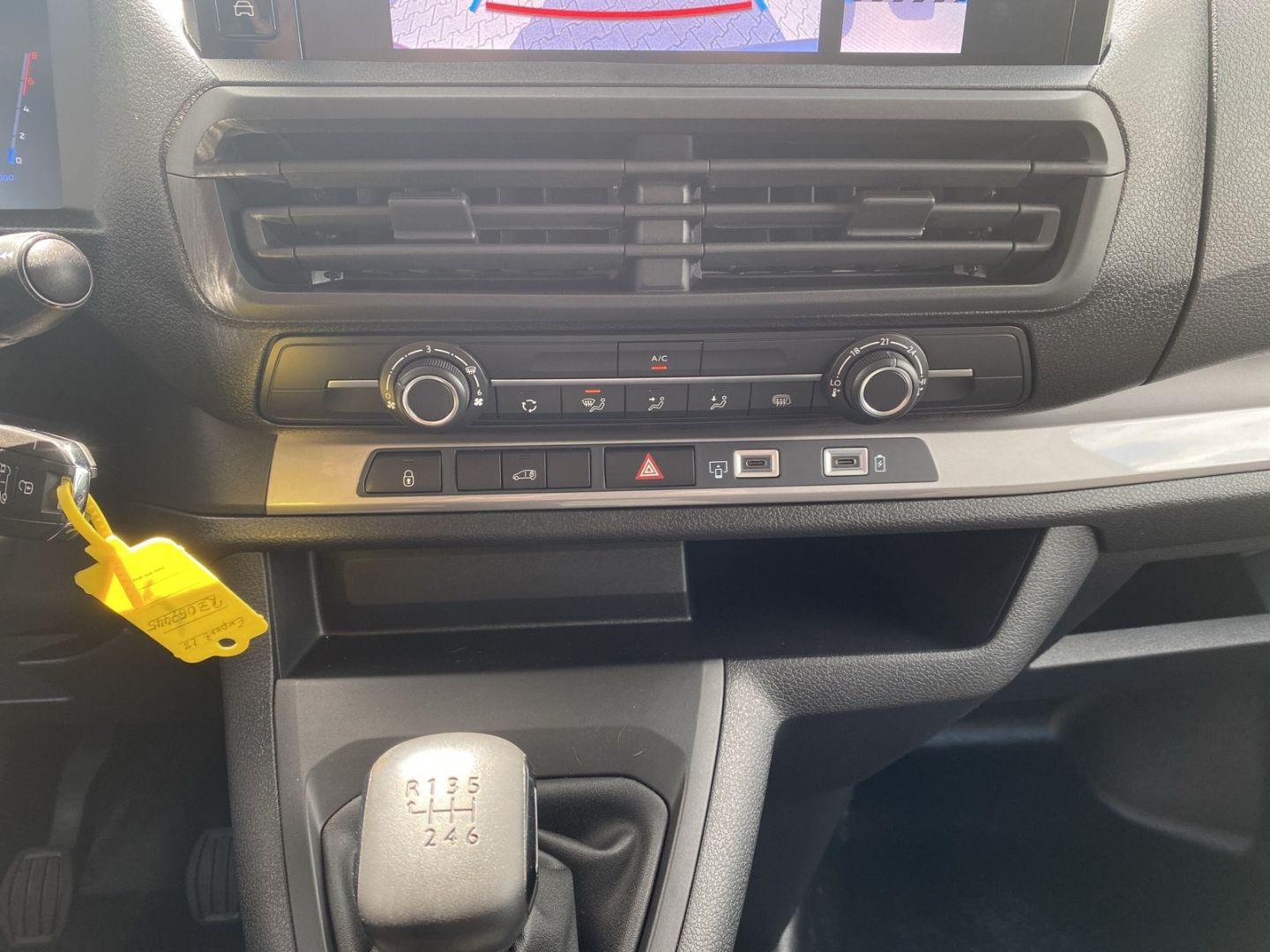 Fahrzeugabbildung Peugeot Expert Peugeot Kasten Lang 2.0 145PS *Kamera*Nav