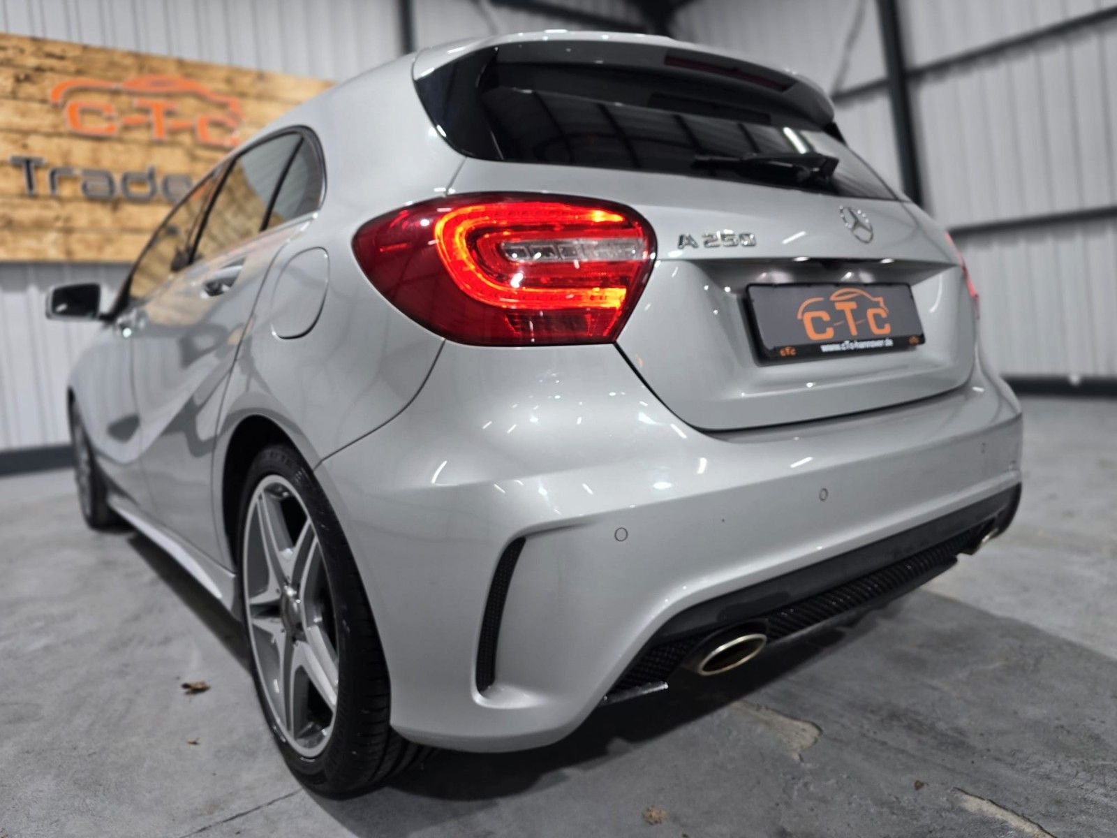 Fahrzeugabbildung Mercedes-Benz A250 AMG-Line/Panorama/Navi/8fach/TÜV-NEU