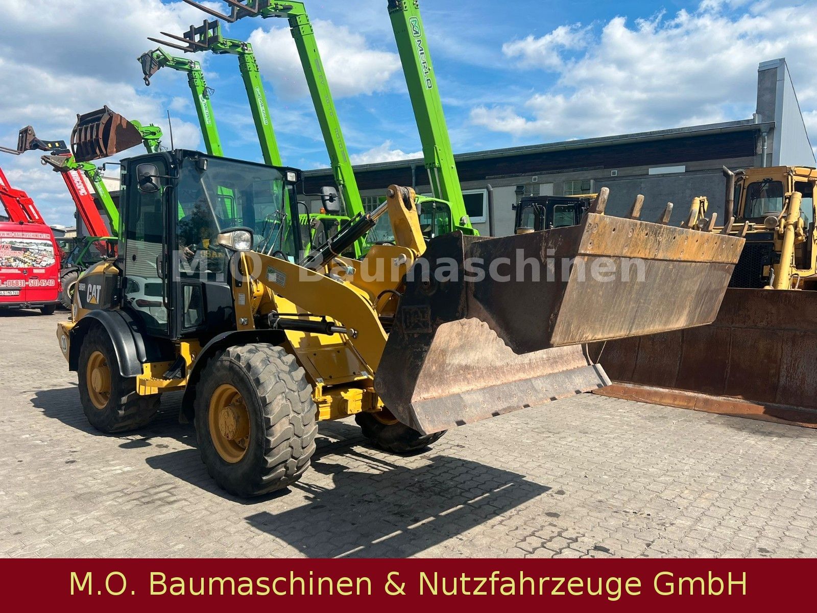 Fahrzeugabbildung CAT 906 H -2 / Klappschauefl / Gabel / SW/