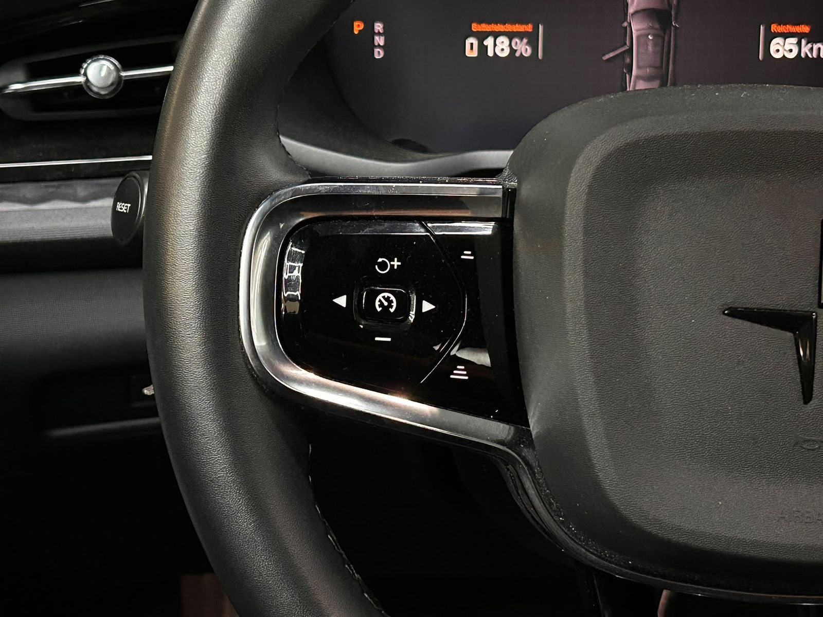 Fahrzeugabbildung Polestar 2 LED+SHZ+NAVI+KEYLESS+ACC+360°+DAB+20"+