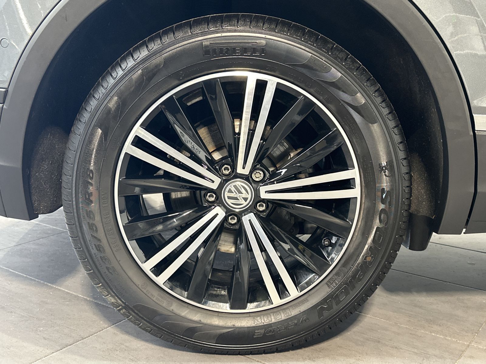 Fahrzeugabbildung Volkswagen Tiguan 2.0 TDI DSG IQ.DRIVE NAV+LED+AHK+HUD+KAM