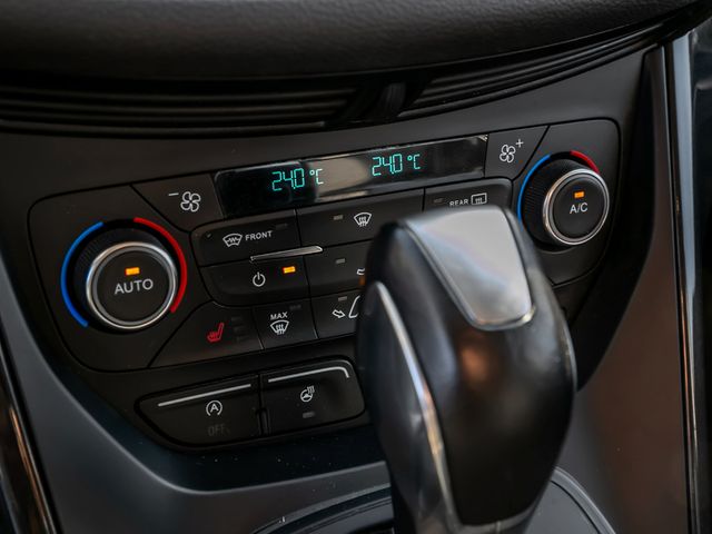 Ford Kuga Titanium Parkautomatik Kamera Navi AHK