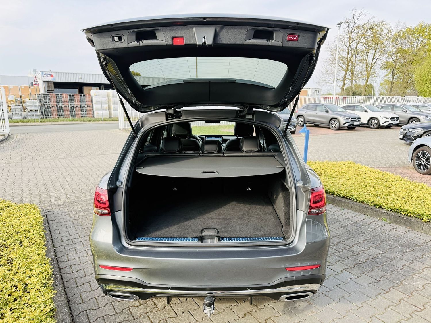 Fahrzeugabbildung Mercedes-Benz GLC 220 d 4M AMG, Panodach, AHK schw, PTS, RFK,