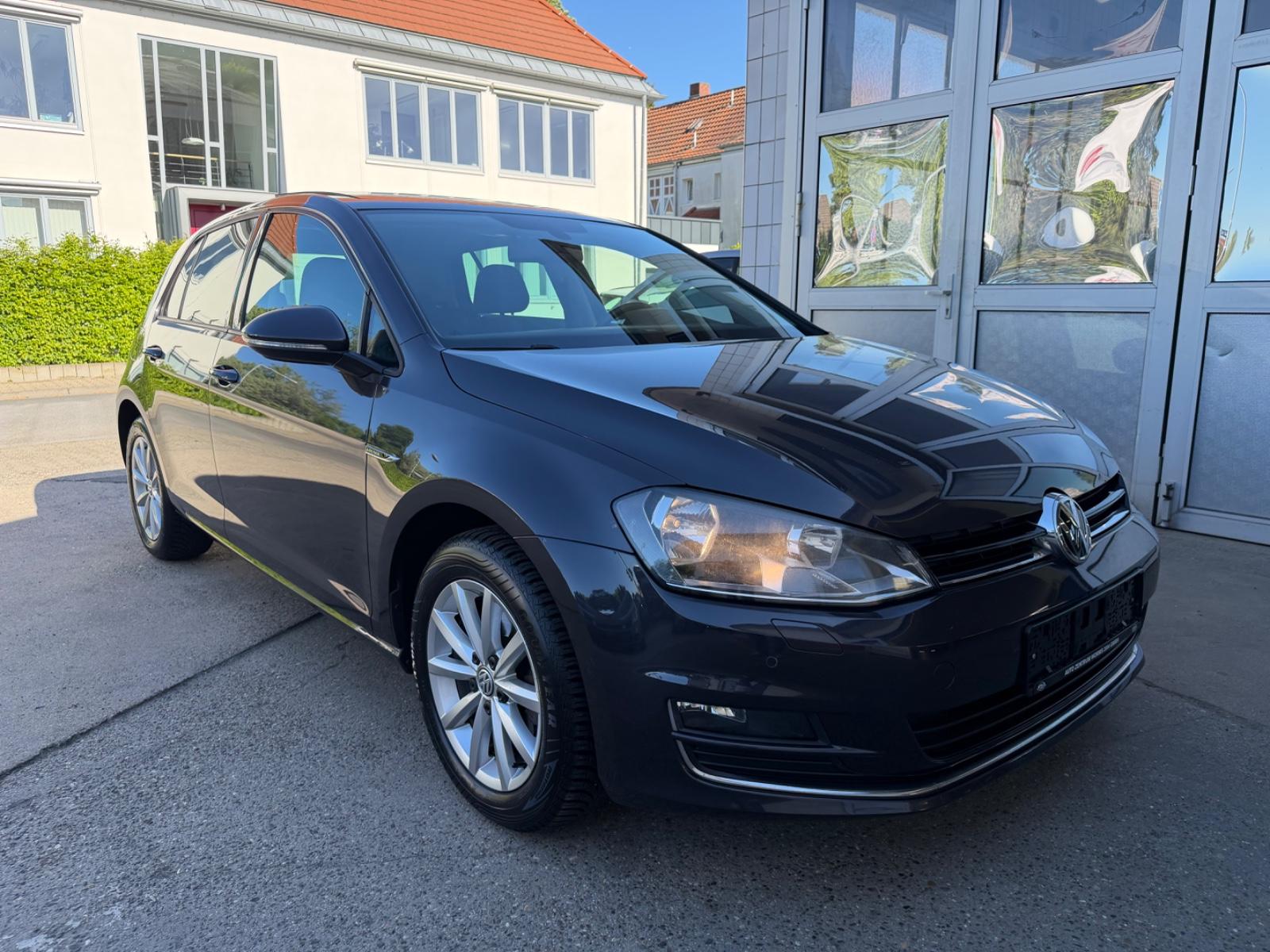 Volkswagen Golf VII Lim. *1.Hand*Scheckheft*Euro6*PDC*SHZ*