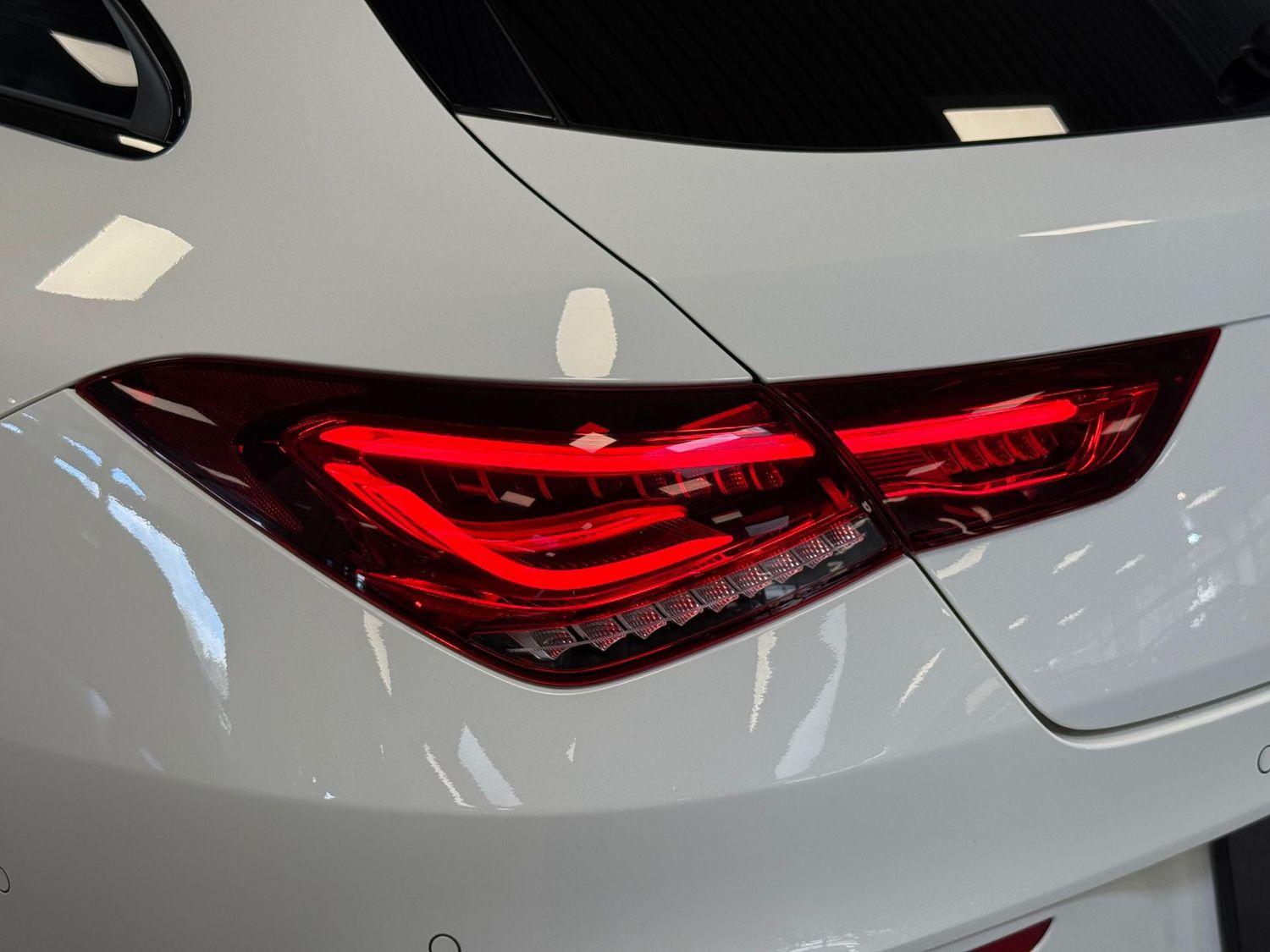 Mercedes-Benz CLA 35 AMG Shooting Brake Automatik Panorama 