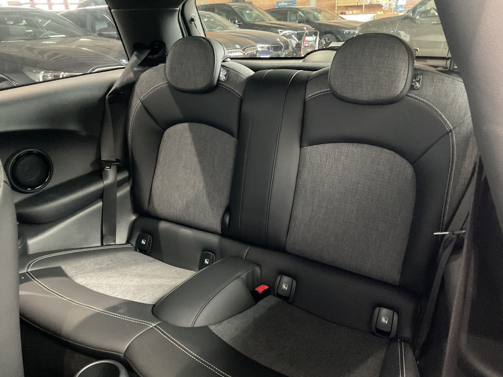 Fahrzeugabbildung MINI Cooper SE LED Pano.Dach RFK Navi ACC