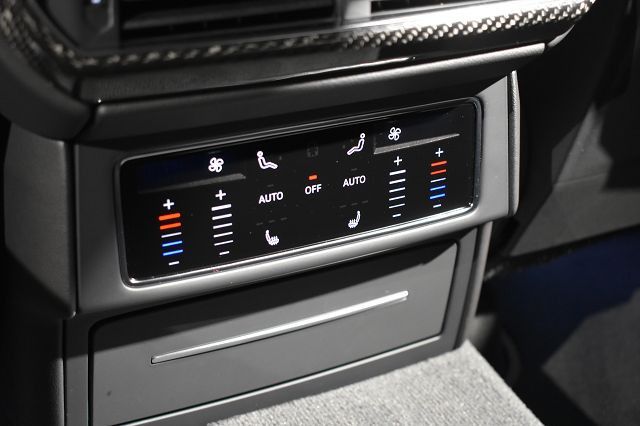 Fahrzeugabbildung Lamborghini Urus LP650 *PANO*Carbon*HeUp*22**Mietkauf*