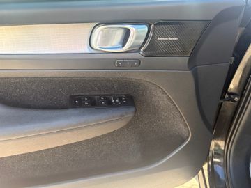 Volvo XC 40 Momentum Pro Plug-In Hybrid 2WD