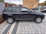 Volkswagen Touareg 3.2 V6*Wenig KM*absoluter top Zustand* - Volkswagen Touareg mit Benzin-Antrieb: Geländewagen, 3.2