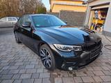 BMW 320i LivePR HiFi Komf Alarm BMW Garantie 12/26 - BMW 320 Gebrauchtwagen in Wiesbaden