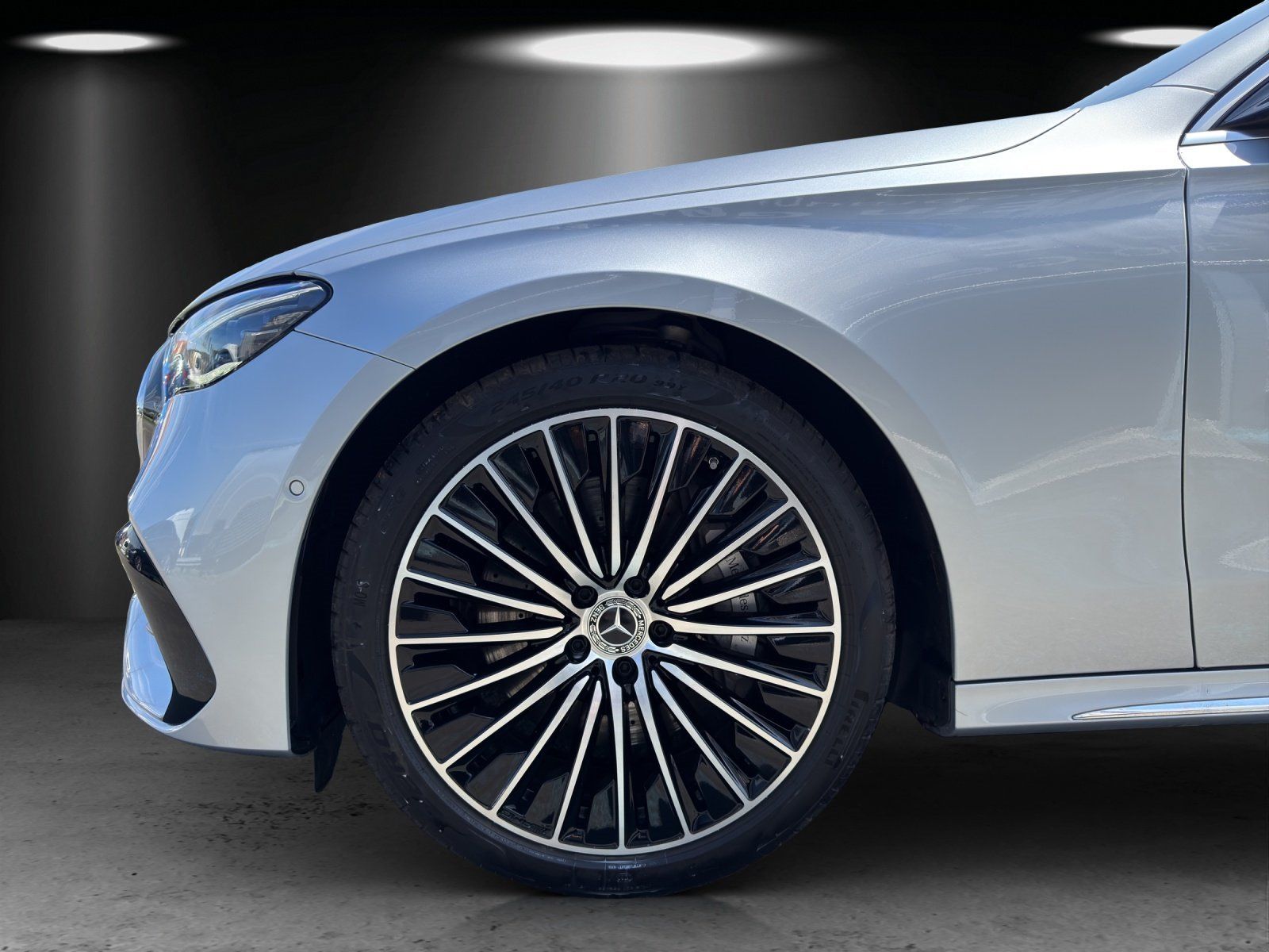 Fahrzeugabbildung Mercedes-Benz E220d AMG Prem HYPER FahrAssi HAL Sitzklim AIRMA