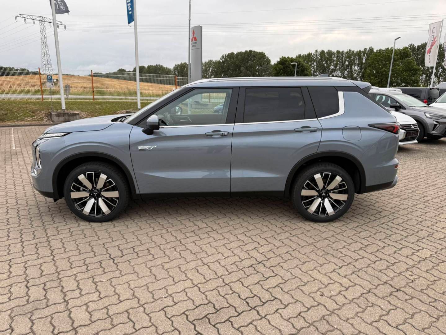 Fahrzeugabbildung Mitsubishi Outlander Plug-in Hybrid Select 2.4