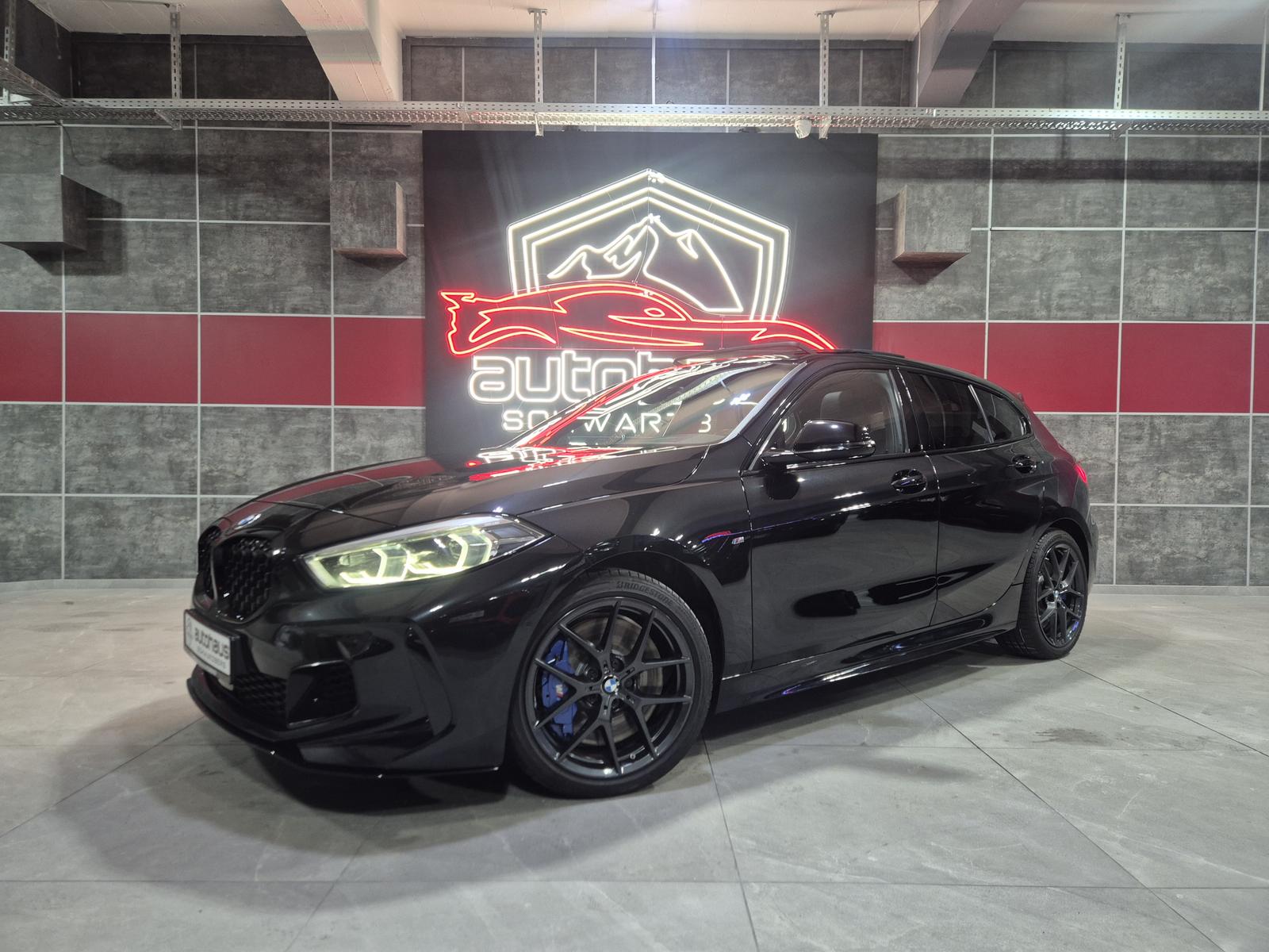 BMW M135 i xDrive *PERFORMANCE M*PANO*LEDER*MEMORY*
