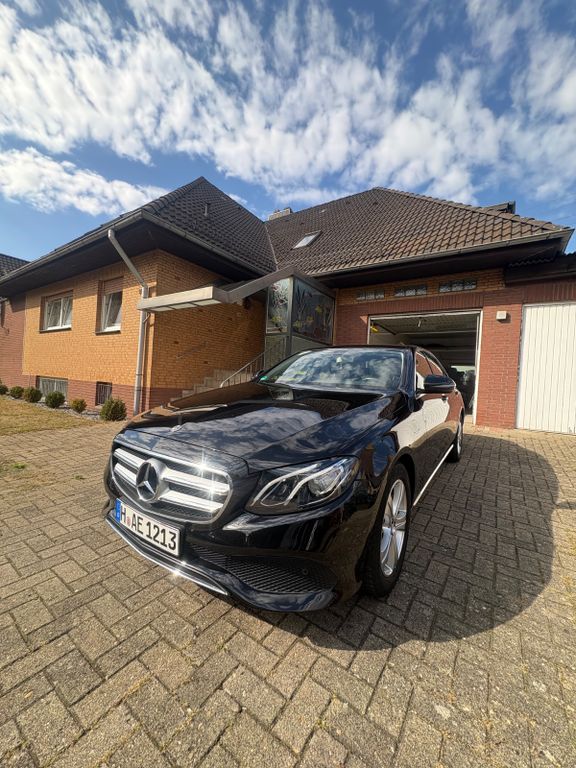 Image of Mercedes-Benz E 250